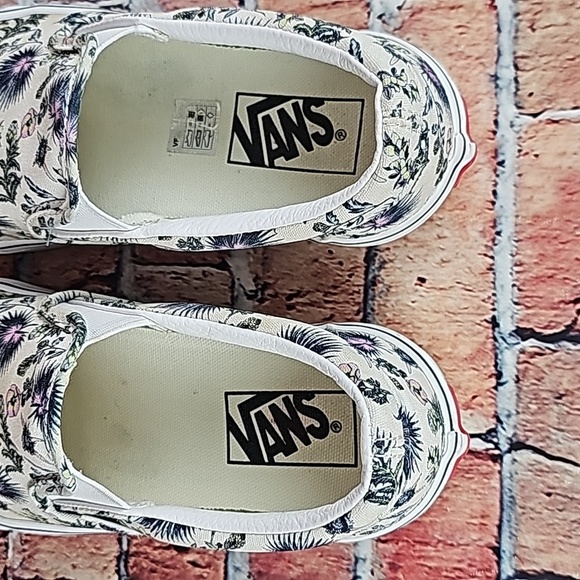 VANS CLASSIC SLIP ON FLORAL PRINT SHOES,  WOMANS SIZE 6.5 GUC - Picture 9 of 12